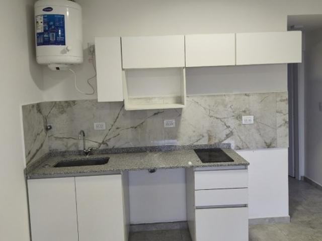 DEPARTAMENTO 2 AMBIENTES A ESTRENAR – SIN EXPENSAS Tres Sargentos 1455, piso 1º por escalera Gerli