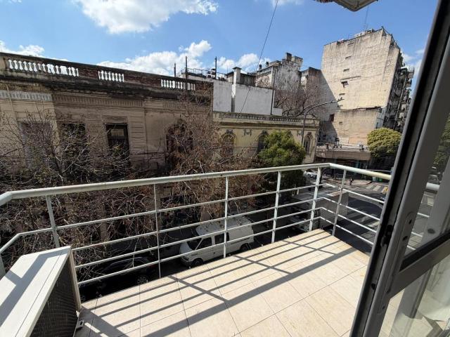 Departamento 2 ambientes en alquiler en balvanera con balcó