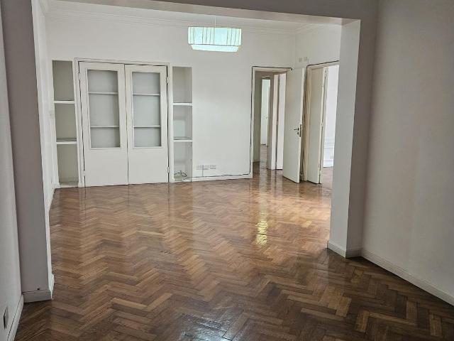 Departamento 2 ambientes edificio clasicio en venta en RECOLETA