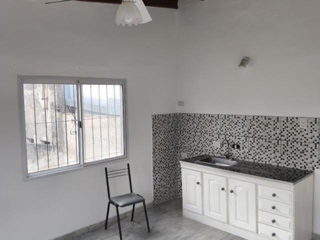 DEPARTAMENTO 2 AMBIENTES TIPO CASA. COLON 474, PISO 1º POR ESCALERA, AVELLANEDA, FRENTE A LA UNDAV