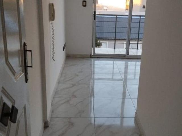 Departamento 2amb en alquiler con balcón y terraza en Lomas del Mirador