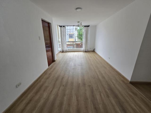 Departamento 2do piso con ascensor en venta Urb. San José, Bellavista