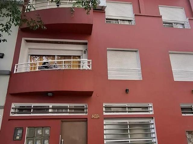 Departamento 4 ambientes con balcón!
