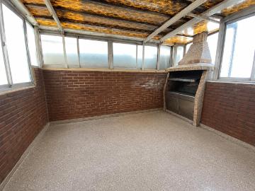 Departamento 4 ambientes con balcon y patio con parrila, piso alto en Caballito