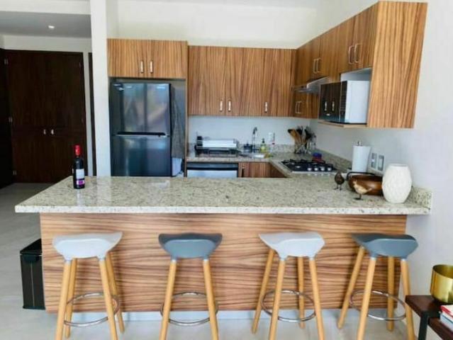 Departamento con alberca y vista a la bahia en renta