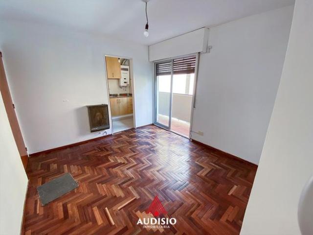 Departamento con balcon en Nueva cordoba