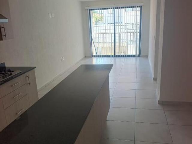 DEPARTAMENTO CON BALCON EN PRIMERA PLANTA