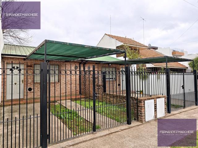 Departamento con cochera y patio en alquiler en Centro De Lujan