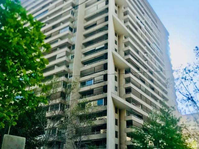 Departamento con excelente conectividad en las condes