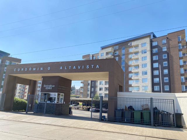Departamento con Estacionamiento y Bodega, Condominio Altavista, Temuco