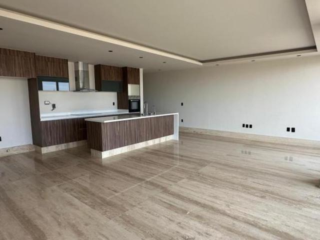 Departamento con Hermosa Vista de 3 Recamaras y Cuarto de Servicio en El Campanario Querétaro