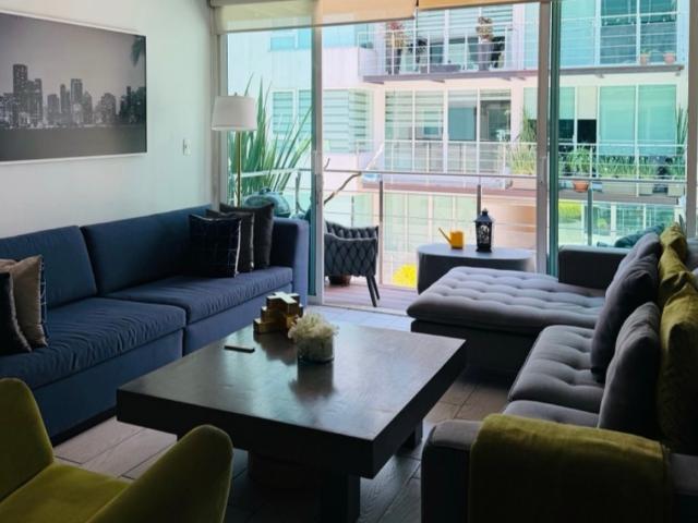Departamento con terraza, completamente amueblado y con electrodomésticos
