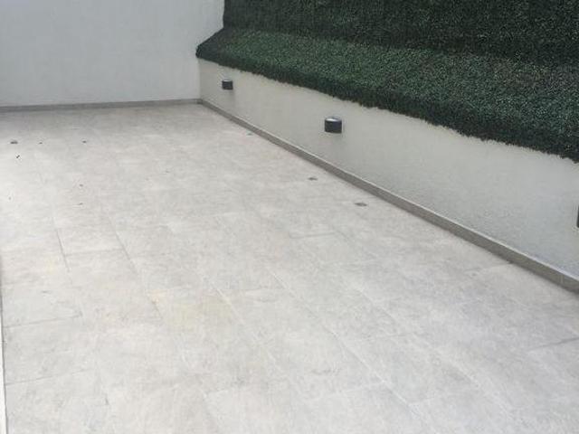 DEPARTAMENTO CON TERRAZA AMPLIA Y EXCELENTE UBICACIÓN