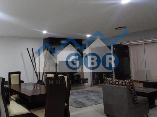 Departamento con terraza privada en Altadena, 3 recámaras, 2 autos