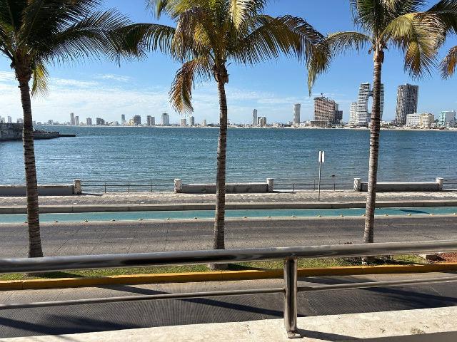 Departamento con vista al mar sobre el malecón