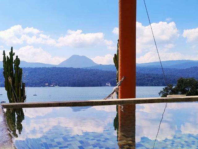 Departamento con vista al lago y jacuzzi caminando al centro de Valle de Bravo