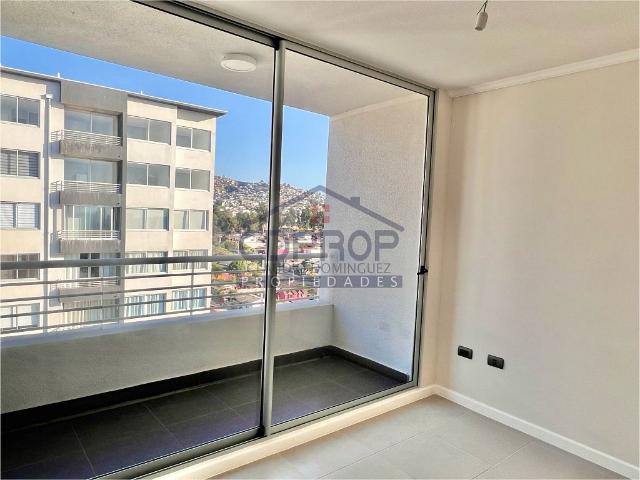 DEPARTAMENTO CASI NUEVO, CONECTIVIDAD Y VISTA EN VIÑA