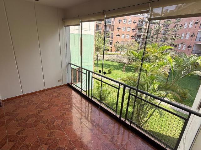 Departamento Chacarilla Vista calle con Parque interno