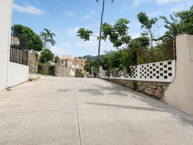Departamento a la entrada del Fracc. Guitarrón en Acapulco.