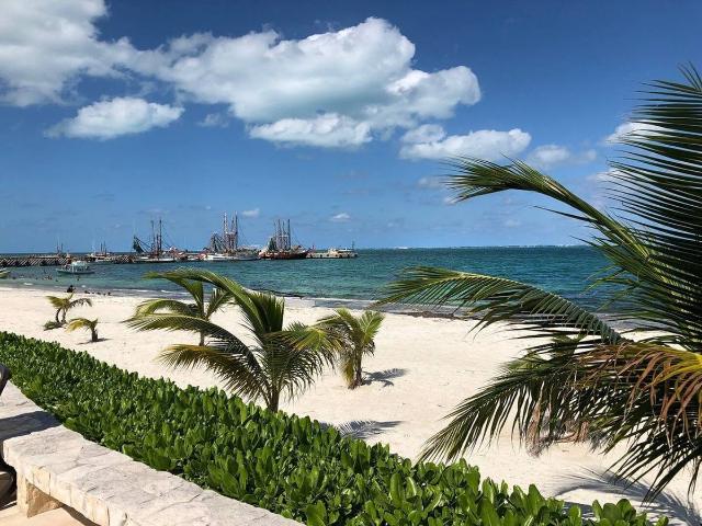 DEPARTAMENTO AMUEBLADO EN RENTA EN CANCUN, CONDO CON VISTA AL MAR