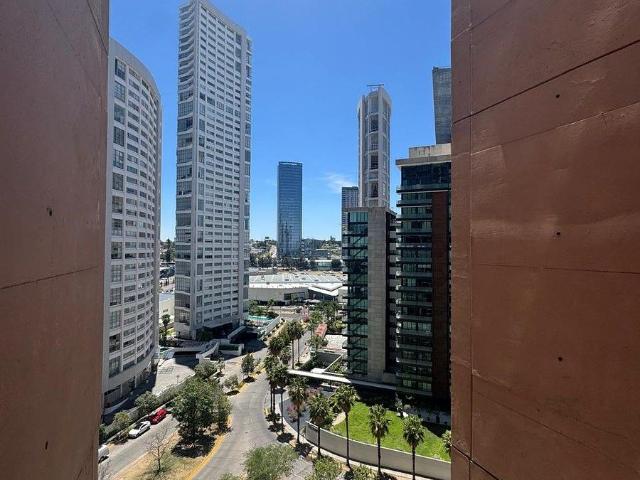Departamento nuevo amueblado en renta en zona Andares, Legacy Tower