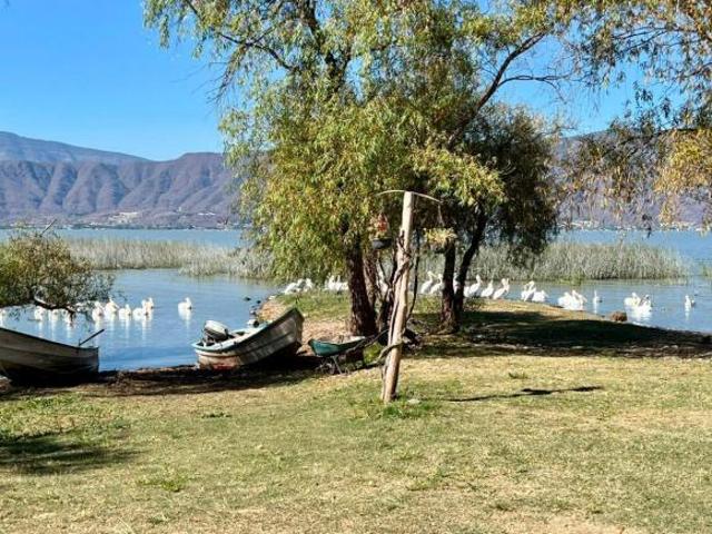 Departamento amueblado en venta frente al lago de Chapala