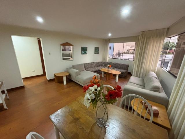Departamento Amoblado en San Martín, Miraflores 2 Dormitorios + Cochera