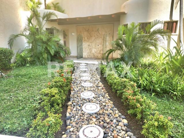 DEPARTAMENTO AMPLIO EN VENTA A PASOS DE LA PLAYA
