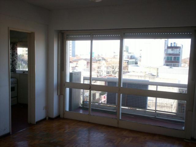 Departamento Alquiler 3 ambientes 35 años, 66m2, con balcón, Pte H Yrigoyen 100 piso 5, Martinez | Argenprop