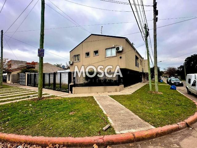 Departamento dos ambientes con cochera Moreno centro