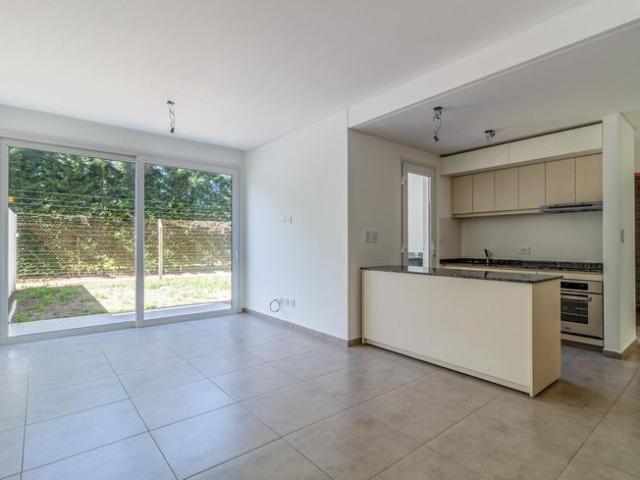 Departamento dos ambientes con patio en alquiler a estrenar en Nuevo Quilmes Externo