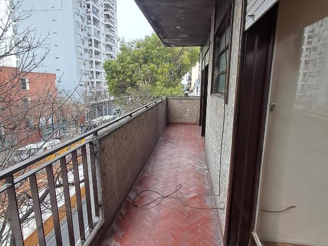 Departamento de 3 ambientes con balc?n en alquiler Caballito bajas expensas