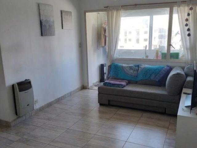 Departamento de 3 ambientes con espacio Guardacoche
