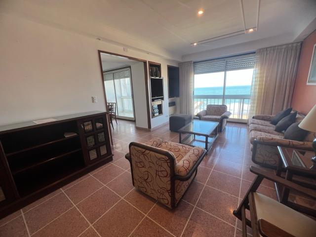 Departamento de 3 ambientes en Alquiler, en Playa Grande, con cochera