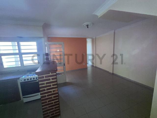 Departamento de 3 Dormitorios Tipo Casa en Alquiler