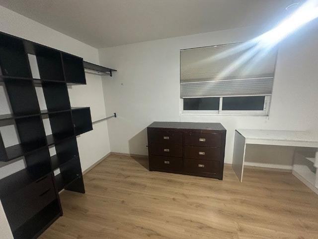 Departamento de 3 recámaras con family room, sobre Avenida Palo Solo