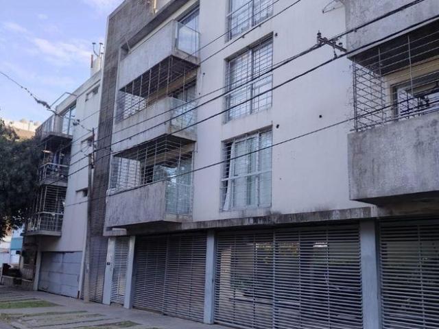 ALQUILA Departamento de 1 dormitorio con cochera, pileta y quincho. Excelente estado, muy luminoso