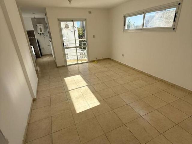 Departamento de 1 dormitorio en Alberdi de categoria