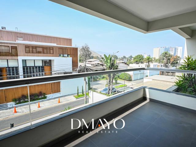 Departamento de 200m2. 3 dormitorios c/u con baño. 3 cocheras, muy amplio y ubicación estratégica