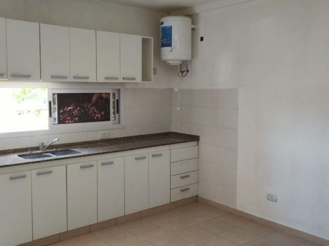 DEPARTAMENTO DE 2 AMBIENTES C/ BALCON Y COCHERA