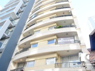 Departamento de 2 ambientes con cochera con balcon al frente
