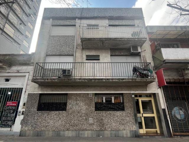 Departamento de 2 ambientes con patio en alquiler en floresta