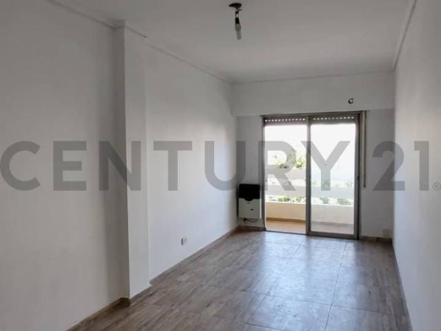 Departamento de 2 ambientes en el centro de Banfield!