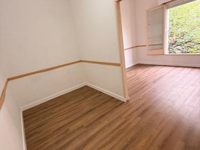 Departamento de 2 dorm. + escritorio cerca de universidades