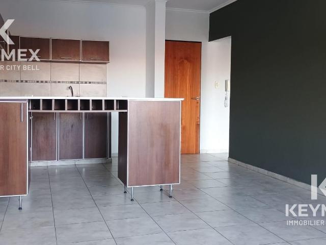 Departamento de 2 dormitorios con cochera en Alquiler