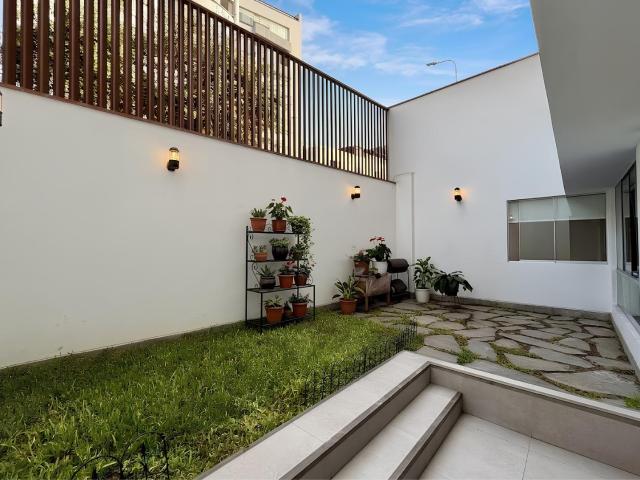 Departamento de 2 dormitorios Con terraza Primer Piso Semi Sotano