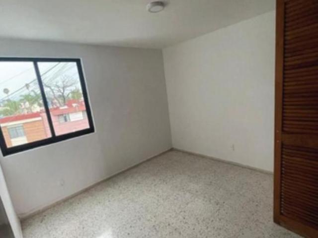 Departamento de 2 recámaras en Jardines del Sol | Remodelado | Bodega y estacion