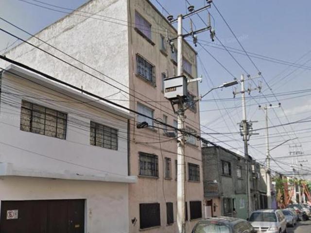 Departamento de 60 m² con 2 recámaras en remate en Martín Carrera