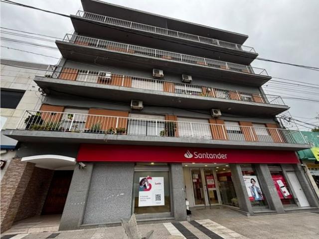 Departamento de dos ambientes sobre Av. Rocca en alquiler