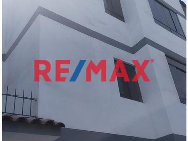 Departamento De Estreno En Venta En El Agustino Con Cochera Y Opción Comercial